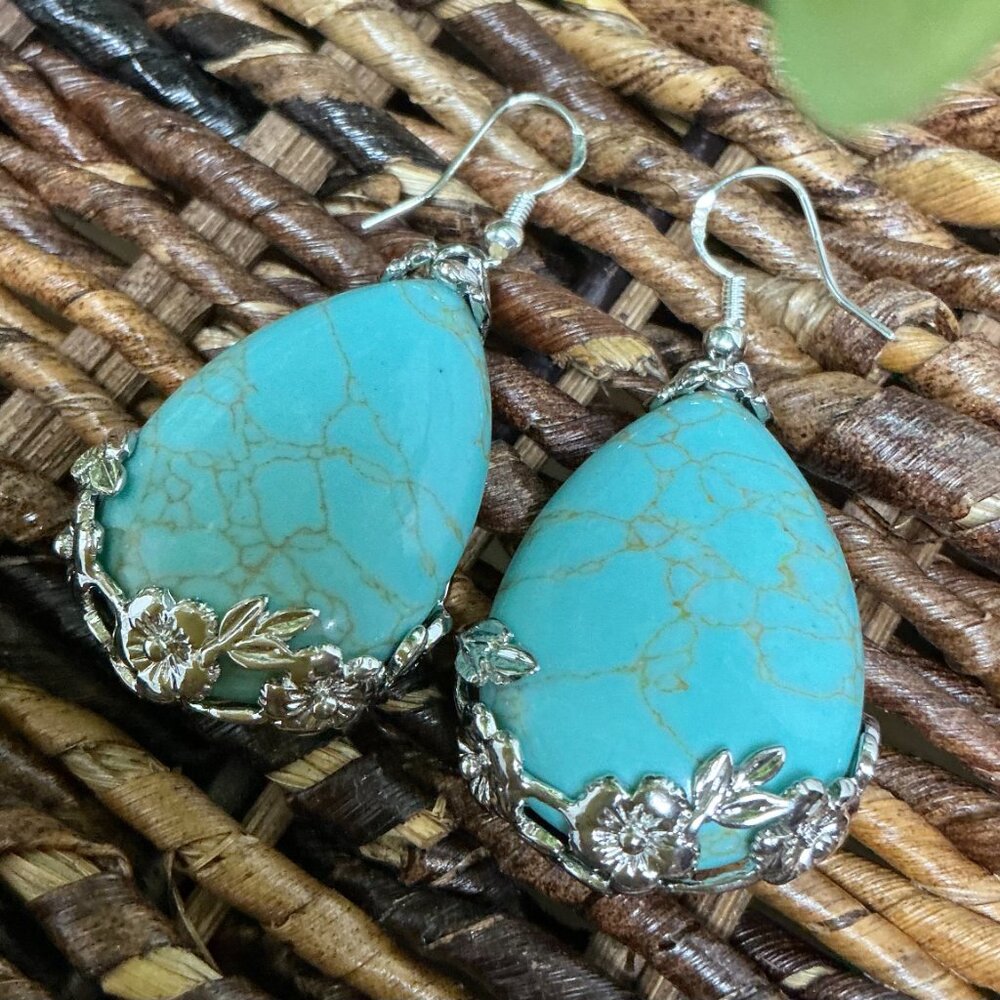 Teardrop Blue Turquoise Gemstone .925 Silver cross post SG-0114